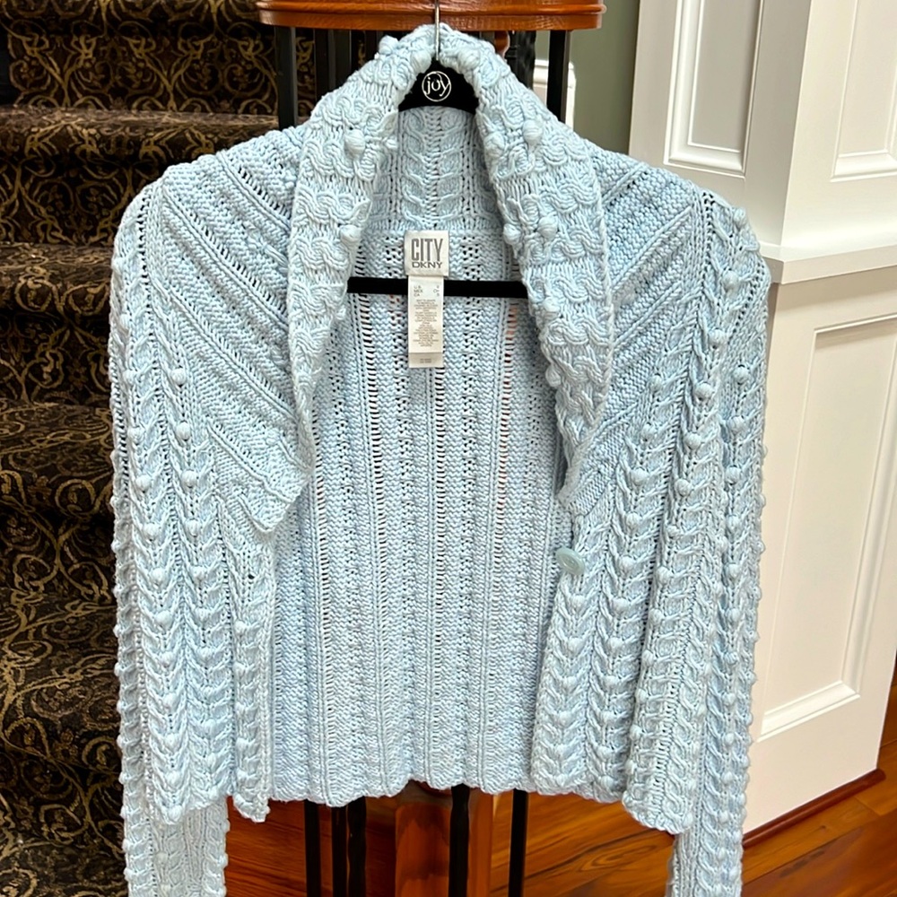 City DKNY light blue/grey cable knit open cardigan cropped. No closure.